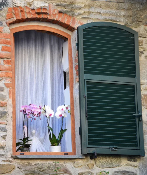 Fenêtre Italienne Dans Une Vieille Maison Pierre — Photo