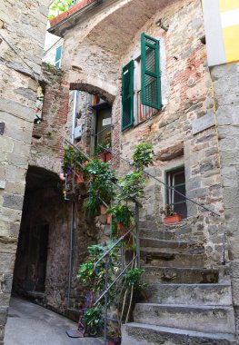 Eski bir İtalyan evinin arka bahçesi.