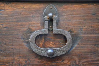 Eski kapı kolunun yakın plan görüntüsü