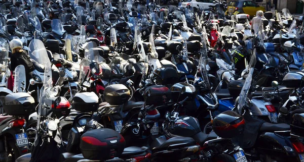 Estacionamento Com Lotes Scooters Motocicletas — Fotografia de Stock