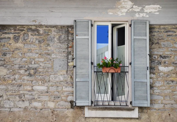 Fenêtre Italienne Dans Une Vieille Maison Pierre — Photo