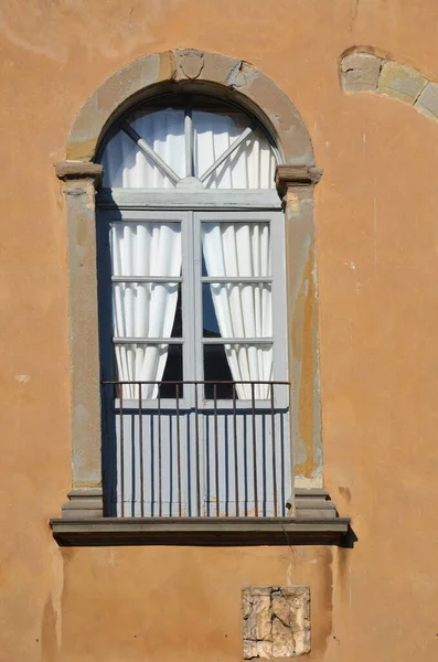 Итальянское Окно Старом Каменном Доме — стоковое фото