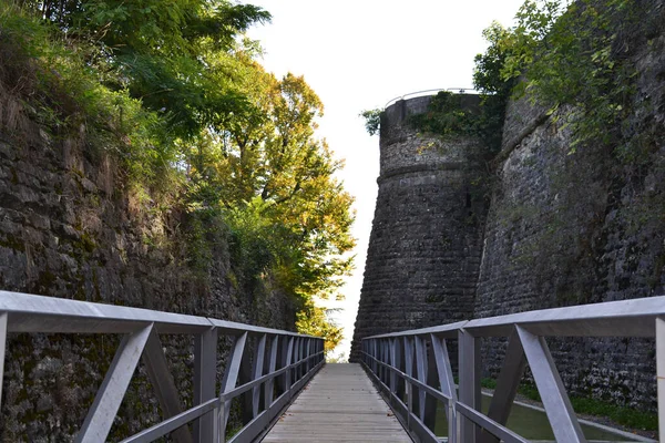 สะพานใน Fort San Vigilio — ภาพถ่ายสต็อก