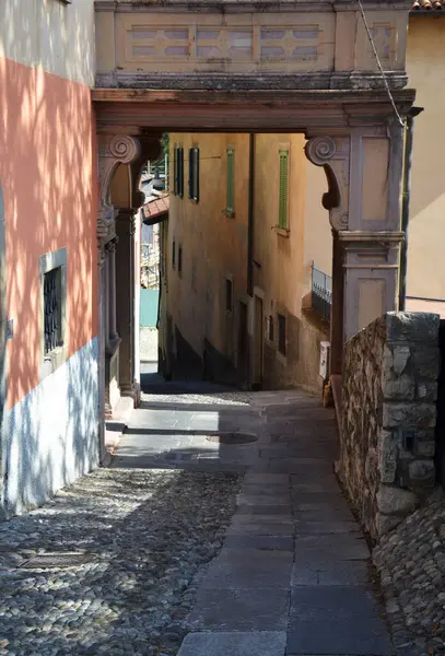 Stará Úzká Ulice Italském Městě — Stock fotografie