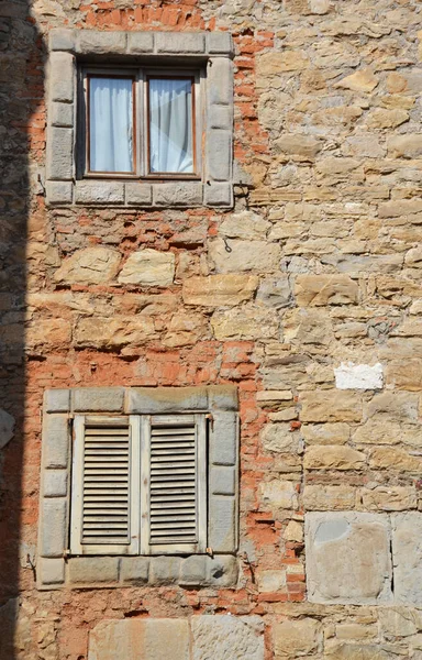 Italské Okno Starém Kamenném Domě — Stock fotografie