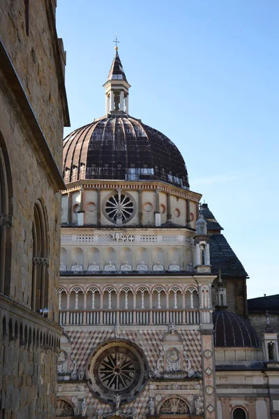 チッタ アルタ ベルガモ イタリアのサンタ マリア マッジョーレ聖堂 ストック写真