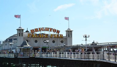 Brighton sahilindeki Brighton Palace İskelesi. Brighton, İngiltere, İngiltere