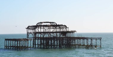 Brighton 'daki Batı İskelesi' nin kalıntıları. Sussex, İngiltere, İngiltere.