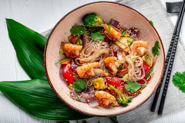 Rice Noodles Shrimp Vegetables Asian Cuisine Delicious Healthy Food Photo —  Fotos de Stock