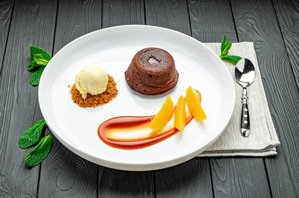 Savoureux Fondant Crème Glacée Coulée Avec Caramel Dessert Chocolat — Photo