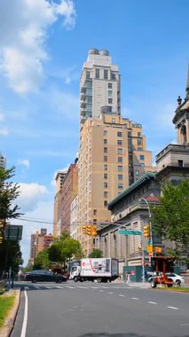 Manhattan 'daki Central Park' ın batısındaki binalar. New York 'ta Central Park' ın batısındaki tarihi ve modern binaların manzarası.