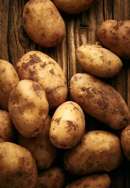 Patatas Sobre Tablones Madera Comida Naturaleza Muerta Fondo — Foto de Stock