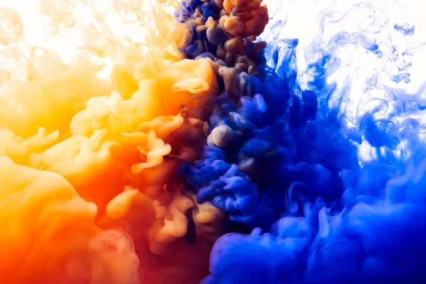 Farbtropfen Aus Blauer Und Orangefarbener Unterwasserfarbe Spritzen Abstrakten Hintergrund — Stockfoto