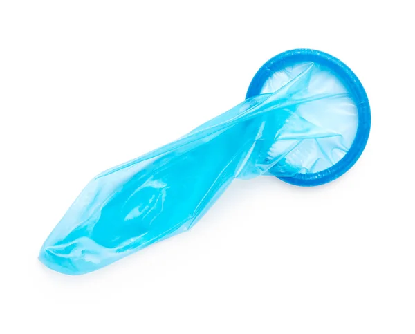 白色背景上隔离的蓝色避孕套 — 图库照片