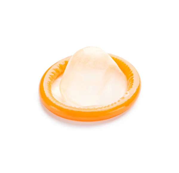 白色背景下隔离的橙色避孕套 — 图库照片