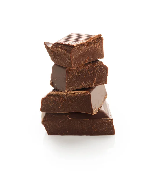 Pilha Pedaços Barra Chocolate Leite Quebrado Isolado Fundo Branco — Fotografia de Stock