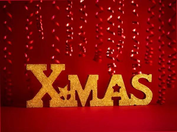 Golden Xmas Label Red Backdrop Red Christmas Background — Stock Photo, Image