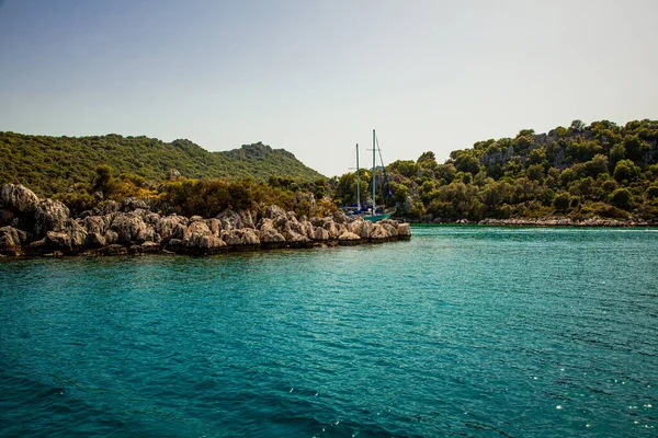 Turkey Key Demre May 2022 一艘游艇在土耳其城镇基科娃 德姆雷附近的岛屿之间穿梭 旅行和假期 — 图库照片