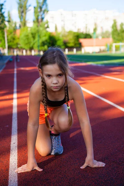 Tiener Meisje Atleet Het Stadion Training Het Doen Van Fysieke Stockfoto