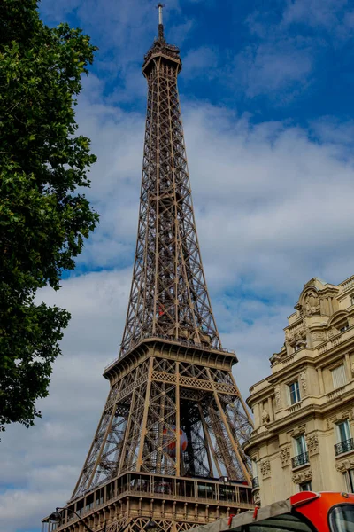Eiffel Tower Background Blue Sky Clouds Summer Paris France — Stock Photo, Image