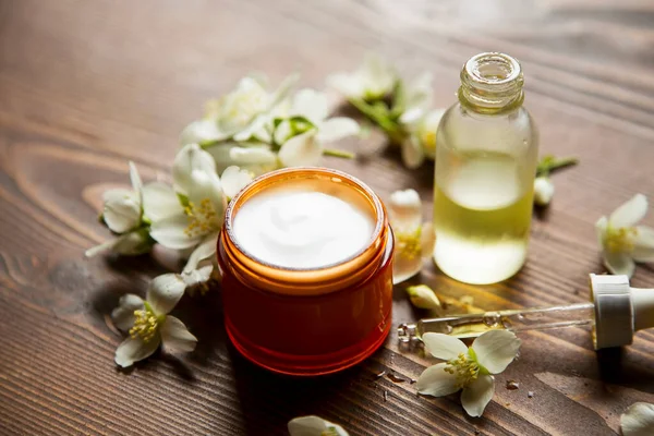 Organic Skincare Face Cream Oil Bottle Jasmine Flowers Oil Cream —  Fotos de Stock