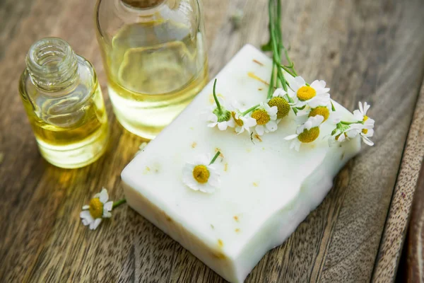 Natural Chamomile Soap Ands Oil Bottles Organic Homemade Natural Skincare — Zdjęcie stockowe