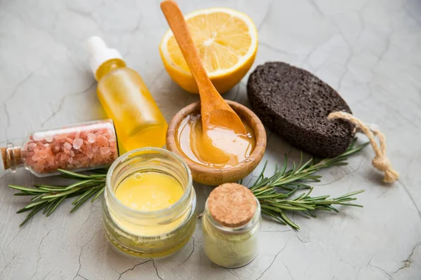 Natural Spa Skincare Products Manuka Honey Rosemary Oils Balm Clean — Stock fotografie