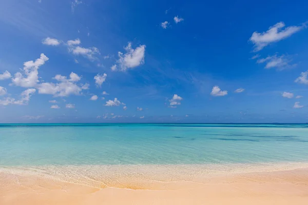 청록색 바다가 아름다운 모래사장 — 스톡 사진