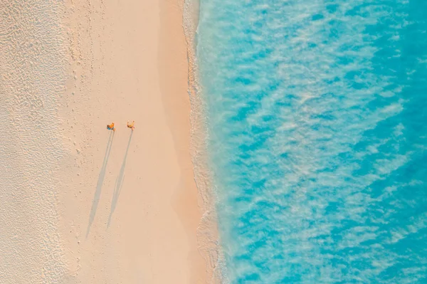 Aerial View Couple Walking Sea Beach — Stock Photo, Image