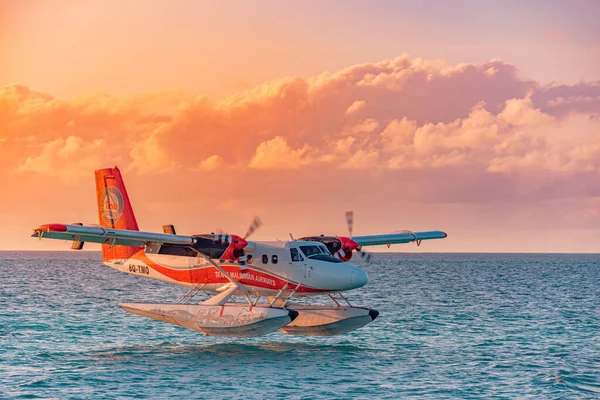 Літак Над Морем Заході Сонця — стокове фото