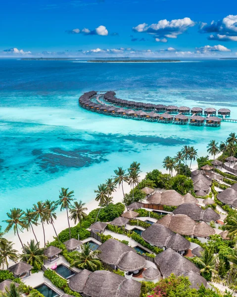 Piękna Tropikalna Wyspa Wypoczynkowa Hotelami — Zdjęcie stockowe