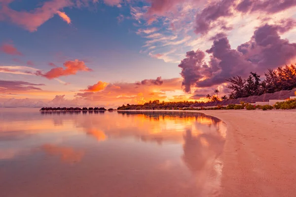 Удивительный Пляжный Пейзаж Вид Мальдивов Закат Мыс Цветные Облака Морского — стоковое фото