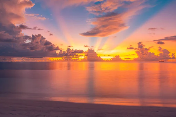Hermosa Puesta Sol Mar Océano Colores Vibrantes Suaves Luz Mágica — Foto de Stock