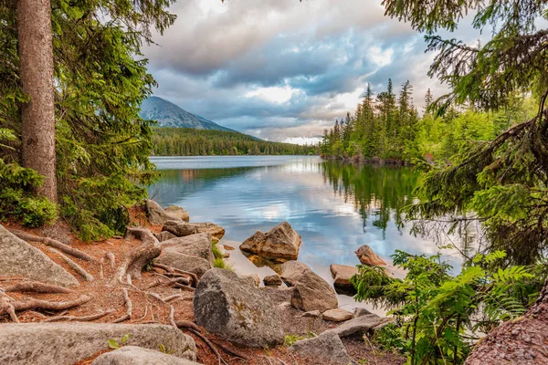 Schöne Berglandschaft Malerischer See Der Hohen Tatra Sommermorgen Erstaunliches Naturpanorama — Stockfoto