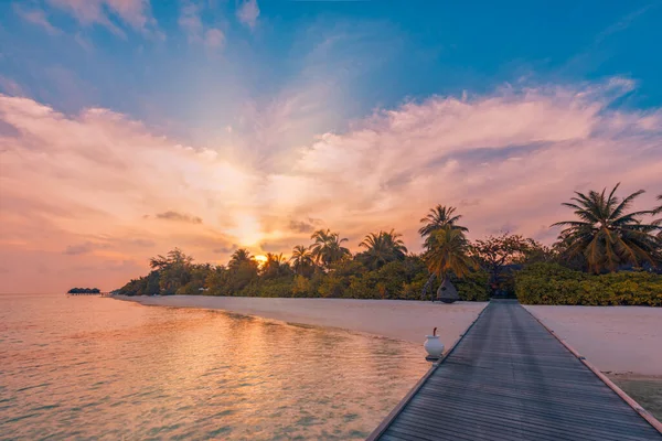 Západ Slunce Ostrově Maledivy Luxusní Letovisko Dřevěné Molo Cesta Fantastické — Stock fotografie