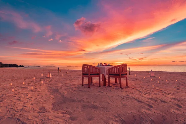 Hermosa Puesta Sol Sobre Mar Sillas Mesa Para Una Cena — Foto de Stock