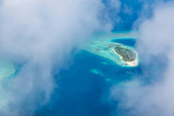 Luchtfoto Van Malediven Eiland Met Tropische Oceaan Blauwe Lucht — Stockfoto
