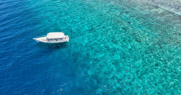 Luxury Island Landscape Maldives Sail Boat Blue Sea Water Horizon — Stock Photo, Image