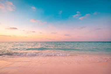 Güzel sakin doğa manzarası. Sakin bir tropikal deniz dalgası ufkuna ilham ver. Renkli panoramik günbatımı ışığı rahatlatıcı yaz şablonu. Tatil turizmi