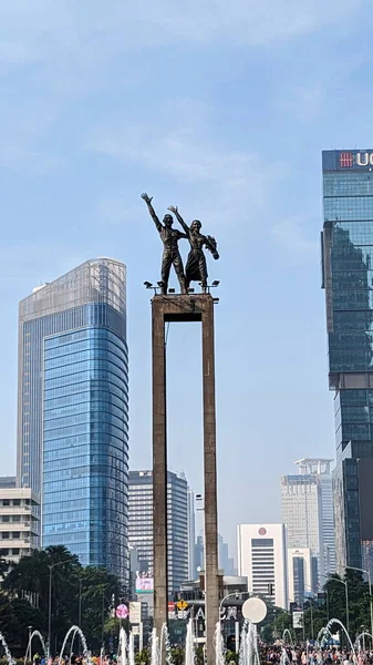 Jakarta, Endonezya - 14 Mayıs 2023: Hotel Endonezya Roundabout 'taki Karşılama Anıtı (Bundaran HI).