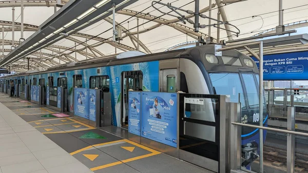 Jakarta Indonesien Maj 2023 Tåget Anlände Till Mrt Station Lebak — Stockfoto