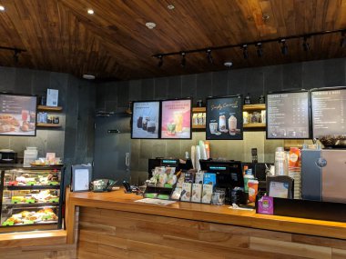 Tangerang, Endonezya - 15 Şubat 2019: Bir alışveriş merkezindeki Starbucks kahve dükkanının arka planı.