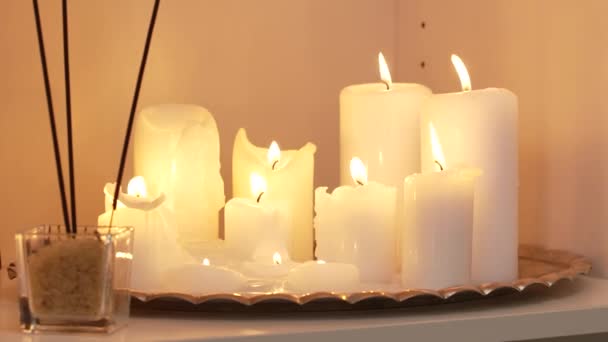 性感的蜡烛和香准备好在温泉里按摩 — 图库视频影像