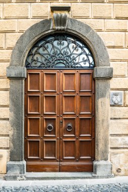 Orvieto, Umbria 'daki İtalyan kapısı. İtalya