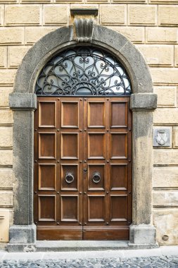 Orvieto, Umbria 'daki İtalyan kapısı. İtalya