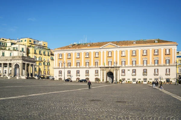 パラッツォ デッラ プレビシト宮殿 英語版 イタリア ナポリのプレビシト広場の中心に位置する記念碑的な宮殿である — ストック写真