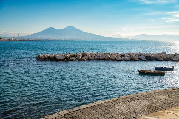 Vesuv Gesehen Und Fischerboote Von Der Küste Von Neapel Italien — Stockfoto