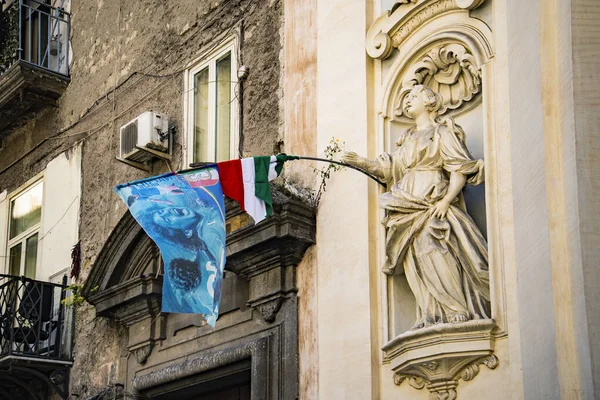이탈리아의 나폴리 2023 마라도나가 년만에 세리에 타이틀의 표현을 기념하는 — 스톡 사진