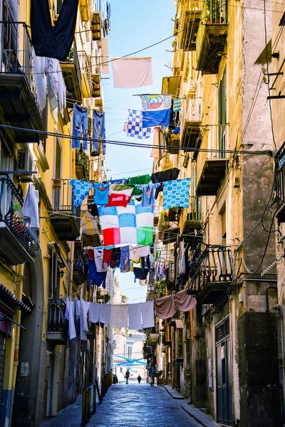ナポリ イタリア 4月18 2023 市はMaradonaの33年後に街に戻るシリーズAタイトルの幸福を祝う ストックフォト