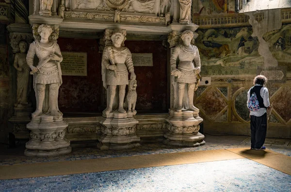 意大利那不勒斯 2023年4月28日 14世纪意大利那不勒斯圣乔瓦尼教堂内 — 图库照片